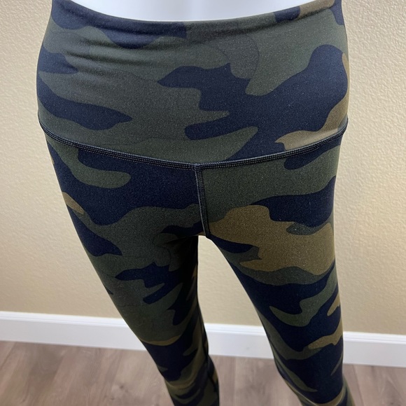 NWOT Victoria’s Secret Pink High Waist Ultimate Camo Tights Leggings - Picture 3 of 11